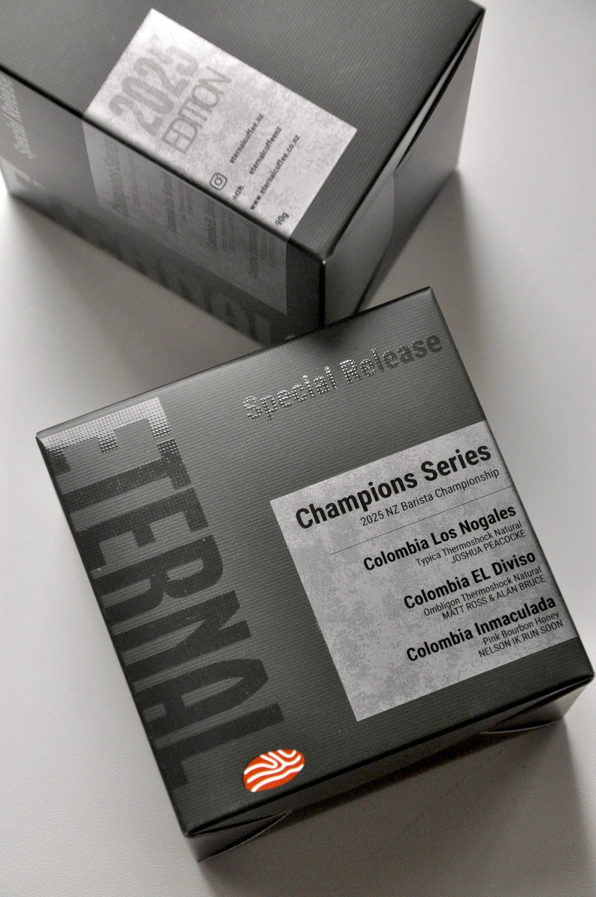 🆕 2025 Eternal Champions Series Box: Limited Edition (6x15g)