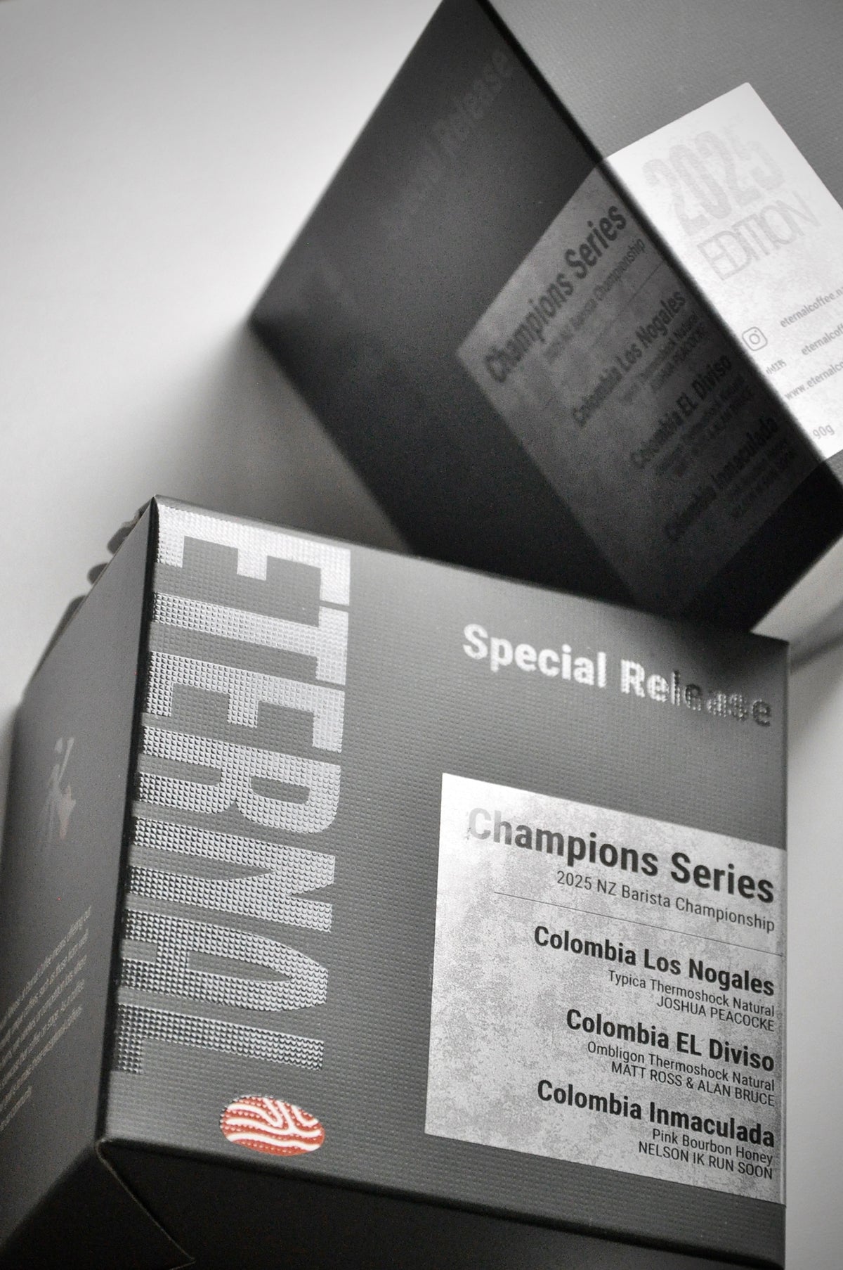 🆕 2025 Eternal Champions Series Box: Limited Edition (6x15g)